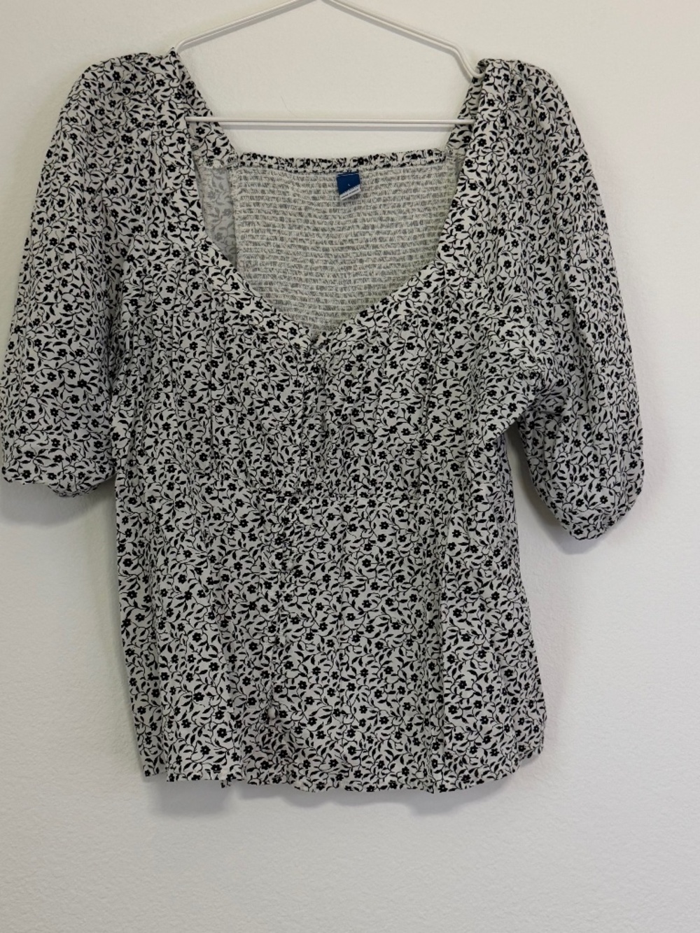 Old Navy puffer sleeve blouse
